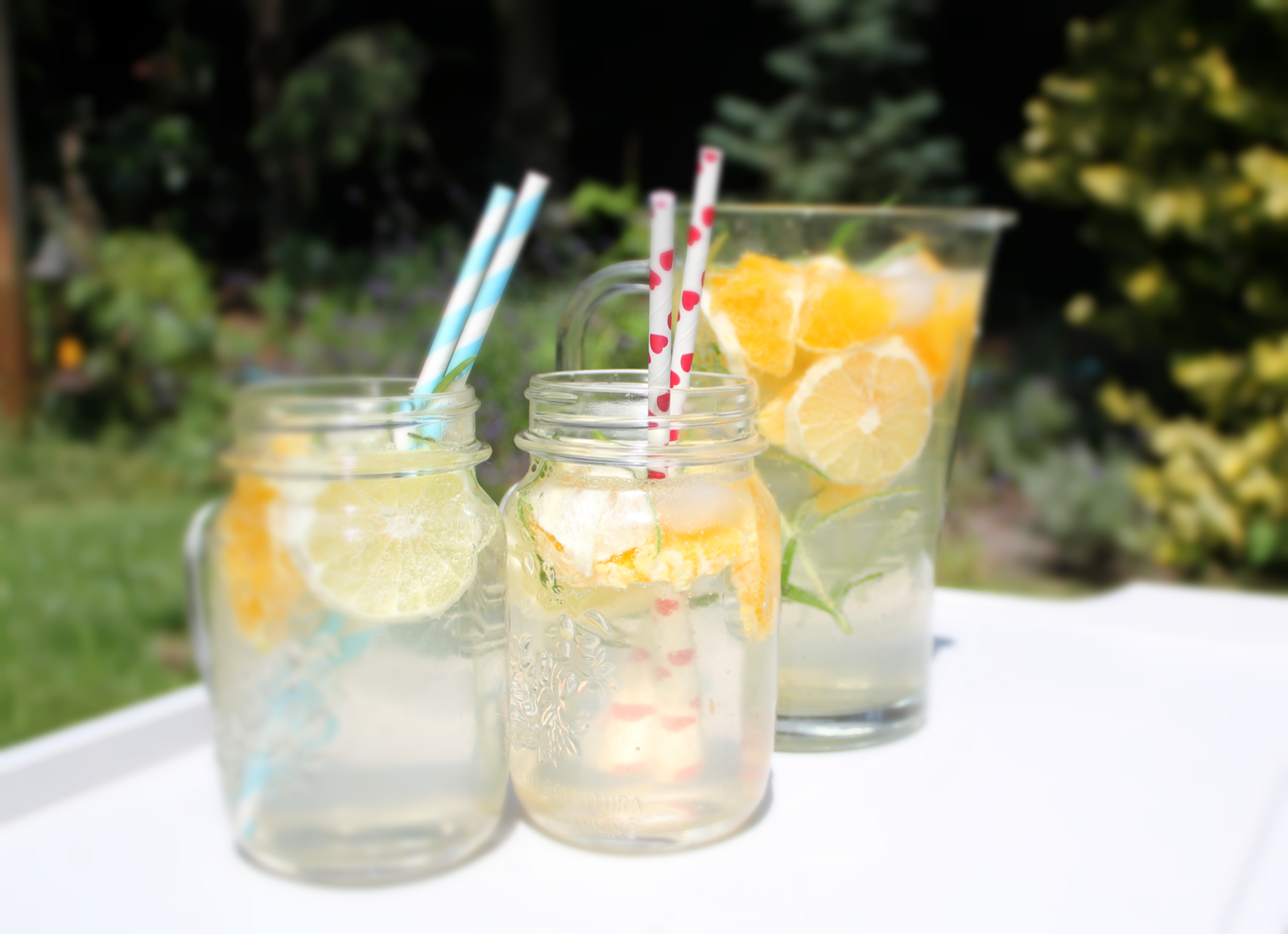 Orzeźwiająca lemoniada z rozmarynem