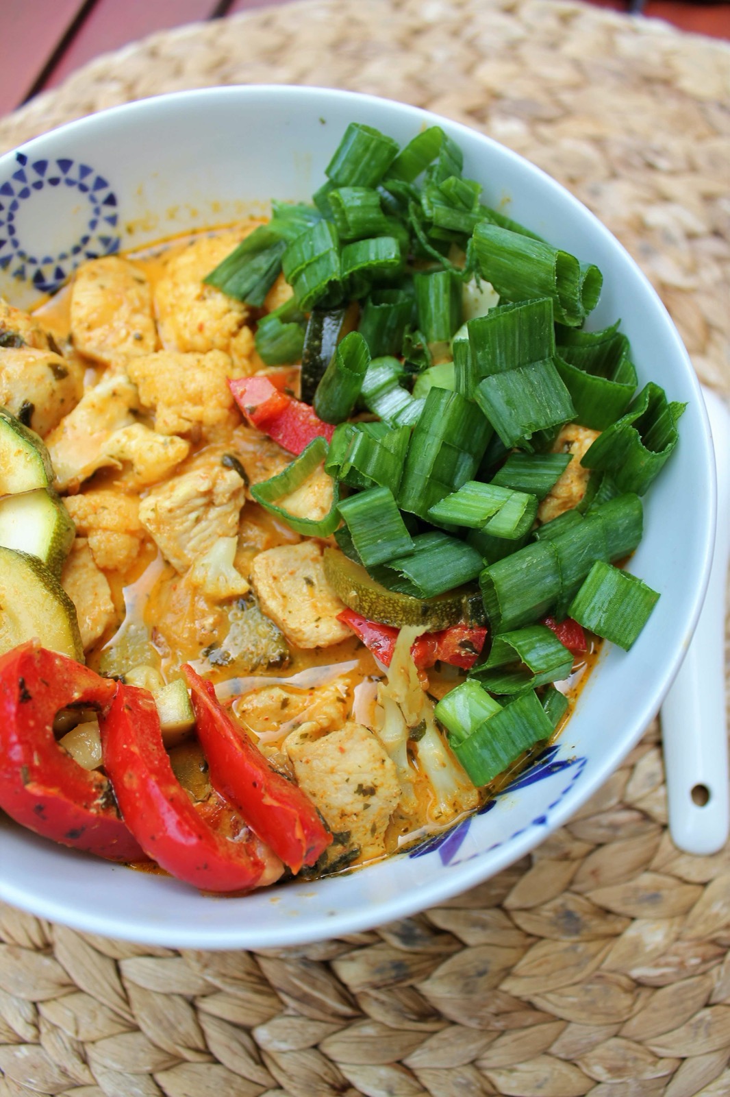 Żółte curry z kurczakiem i warzywami