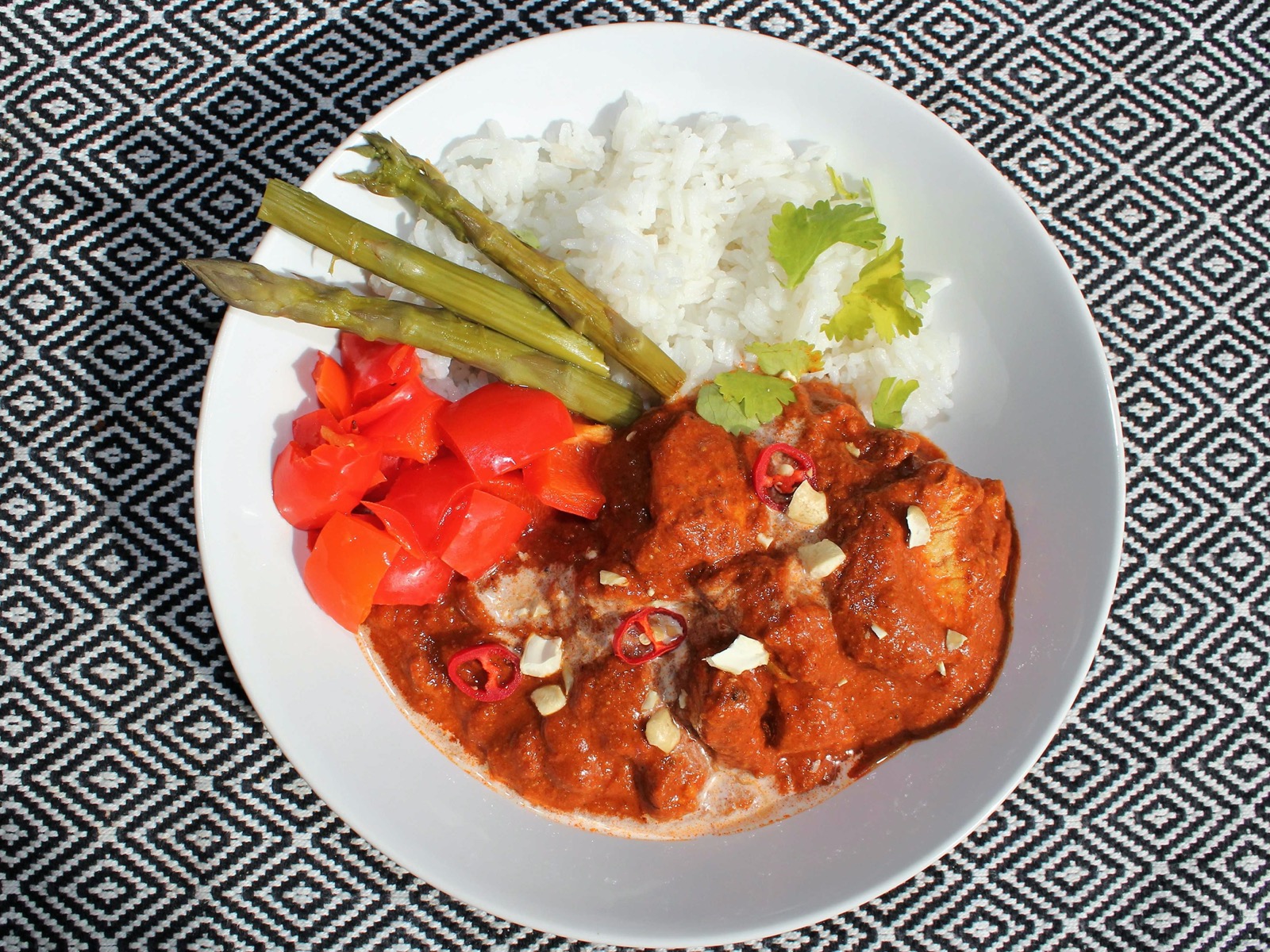 Indyjski kurczak maślany (butter chicken), bez nabiału