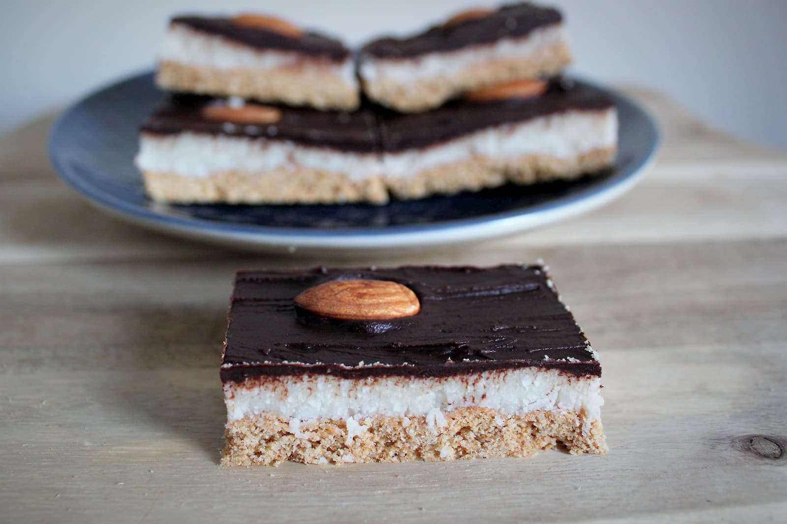 Batoniki z nadzieniem kokosowym. Wegańskie, bezglutenowe.