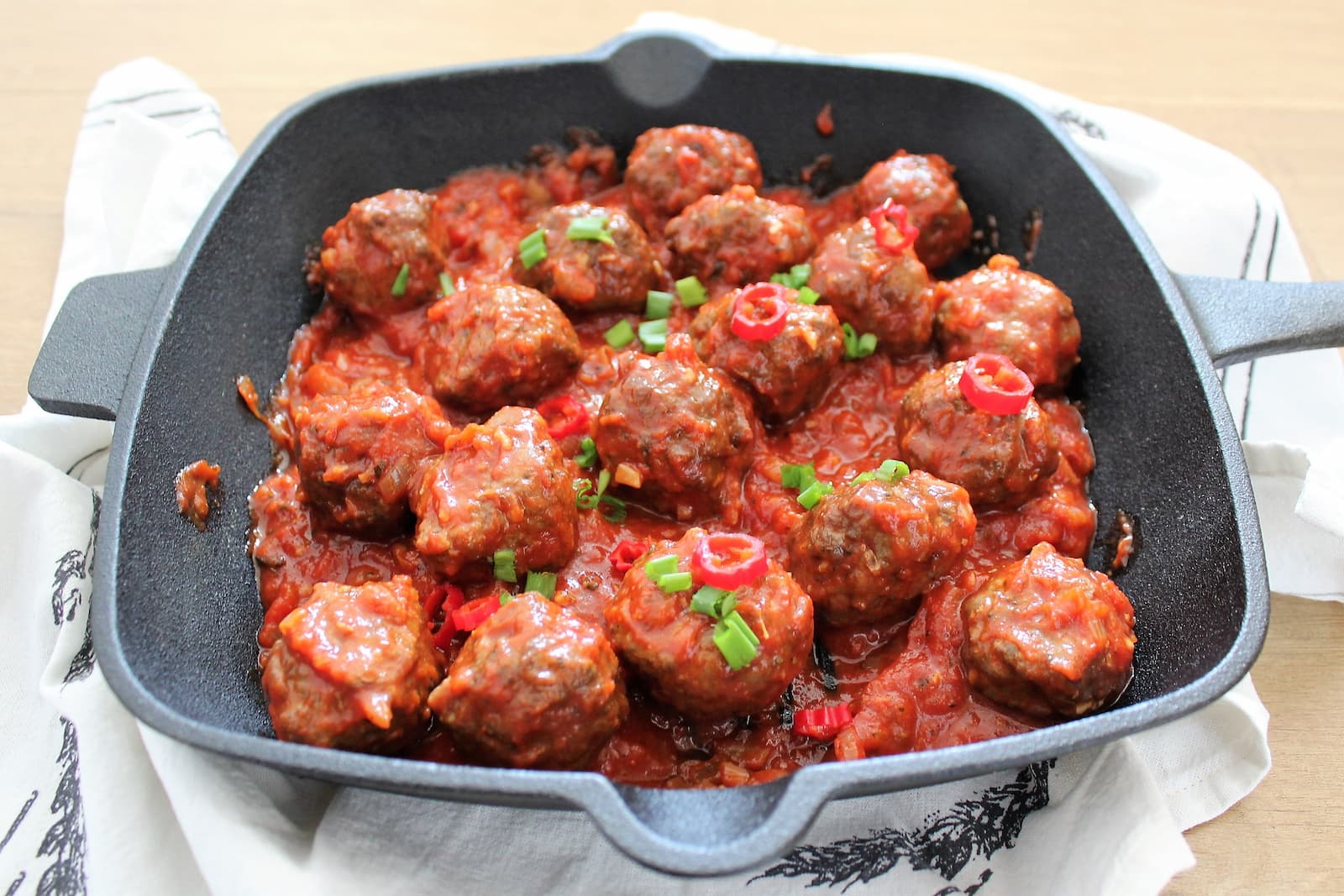 Pulpety w sosie pomidorowym - pomysł na obiad 550kcal