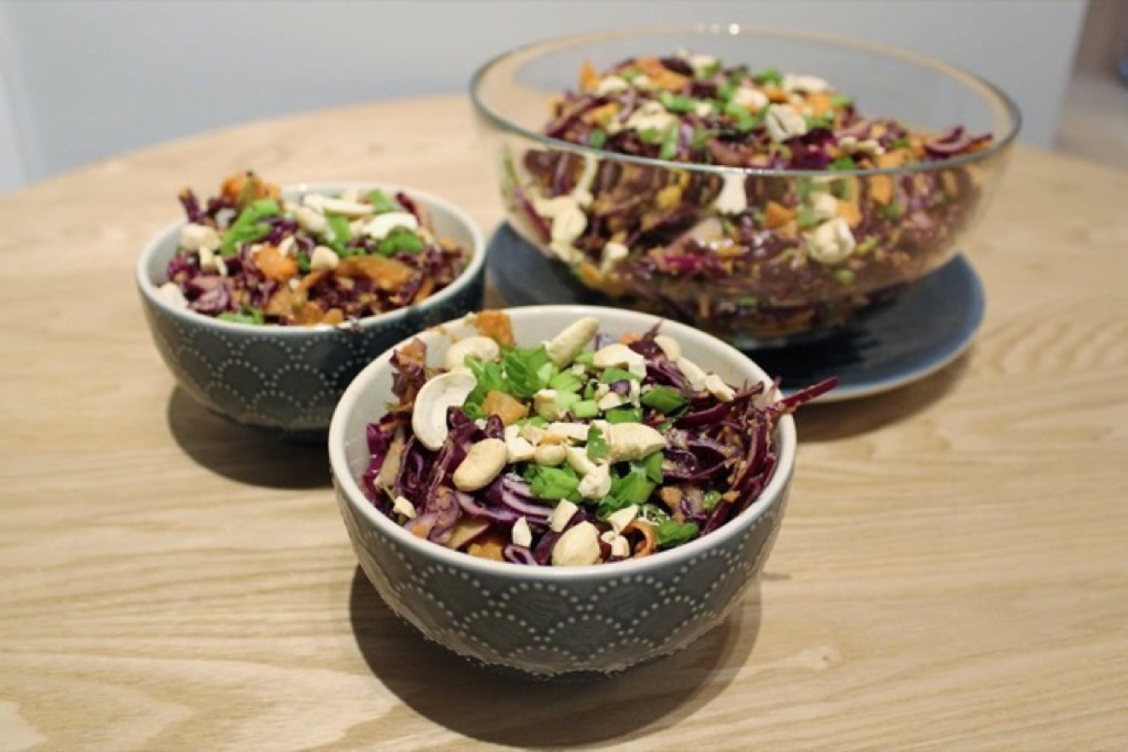 Surówka z czerwonej kapusty z sosem marchewkowym - bogactwo przeciwutleniaczy